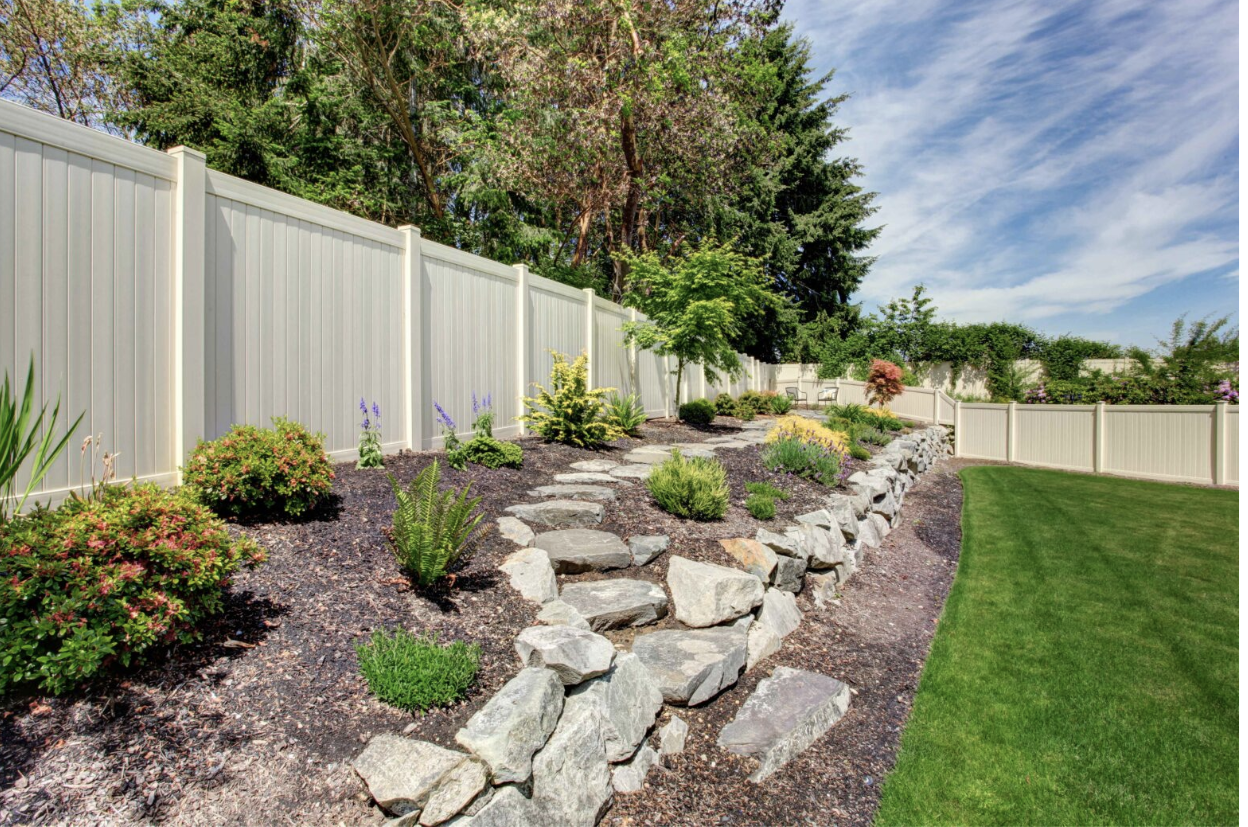 vinyl privacy fence in Sarasota Florida